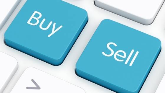 Thinking of buying a home and selling your old one at the same time? Here's what you should consider before jumping in.